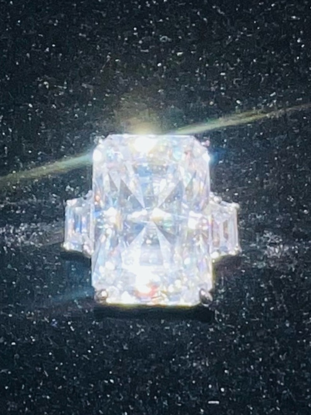❤️ NEW! RADIANT CUT 10 CT MOISSANITE RING - Picture 5 of 6